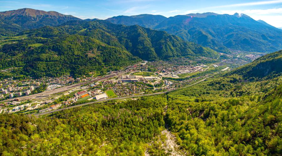 We offer a diverse selection of car rental options in Jesenice.